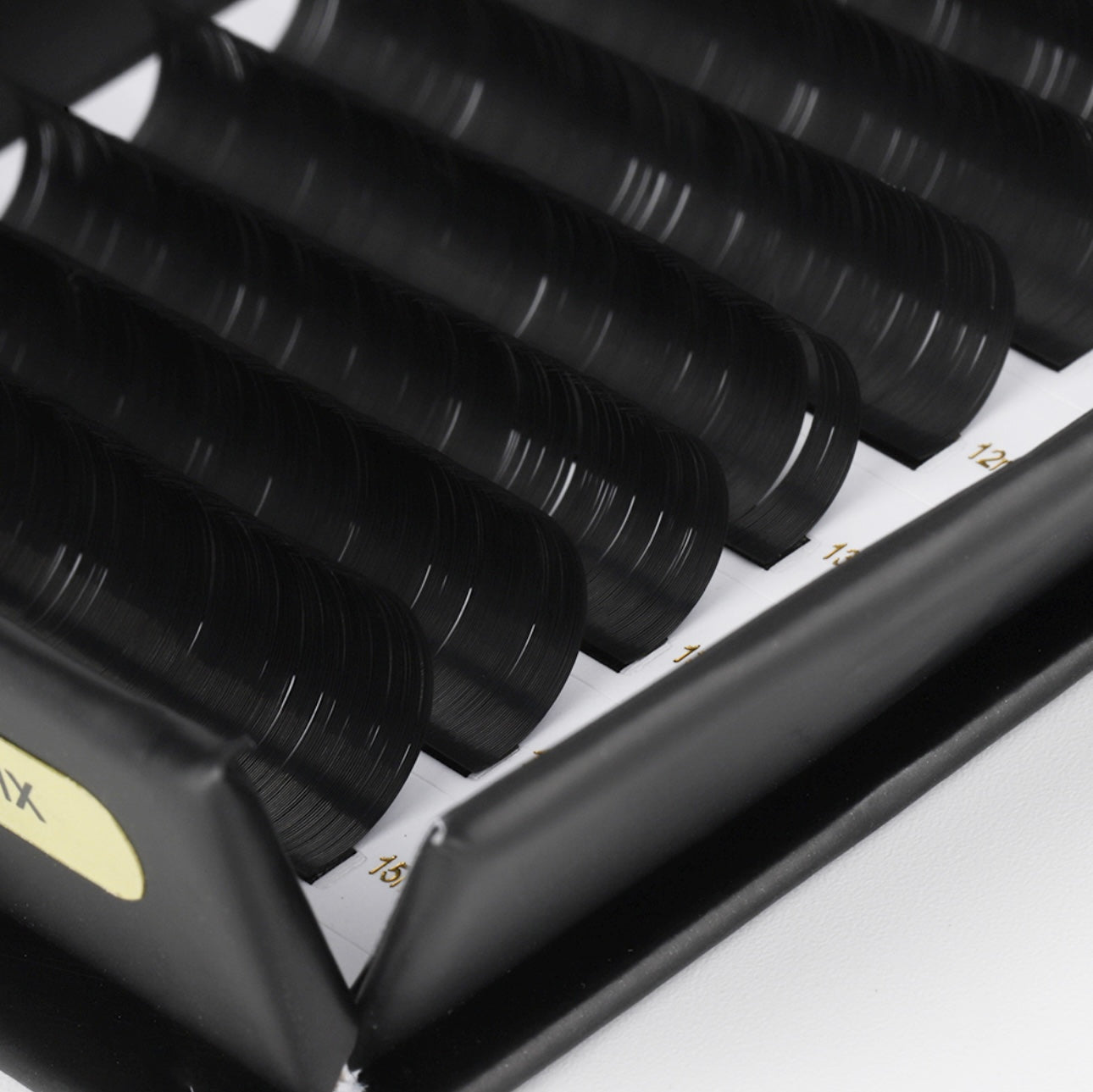 Flat Classic Lashes - D Curl Mixed Tray - 0.10 & 0.15